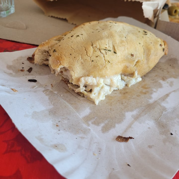 photo of Pizzeria El Golpe Calzone Napolitano shared by @verodamico on  03 Jan 2022 - review