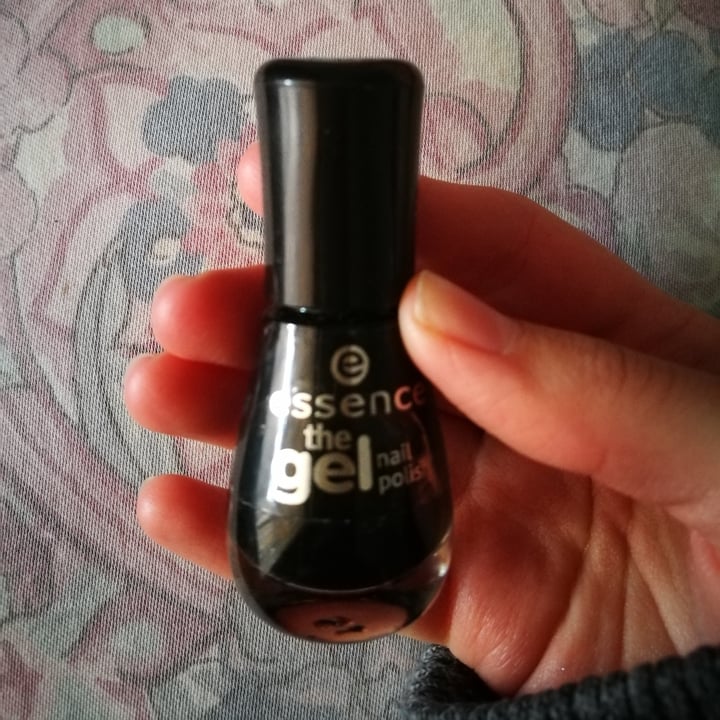 photo of Essence Cosmetics Back in black Gel nail polish shared by @veganonthesavannah on  27 Jun 2020 - review