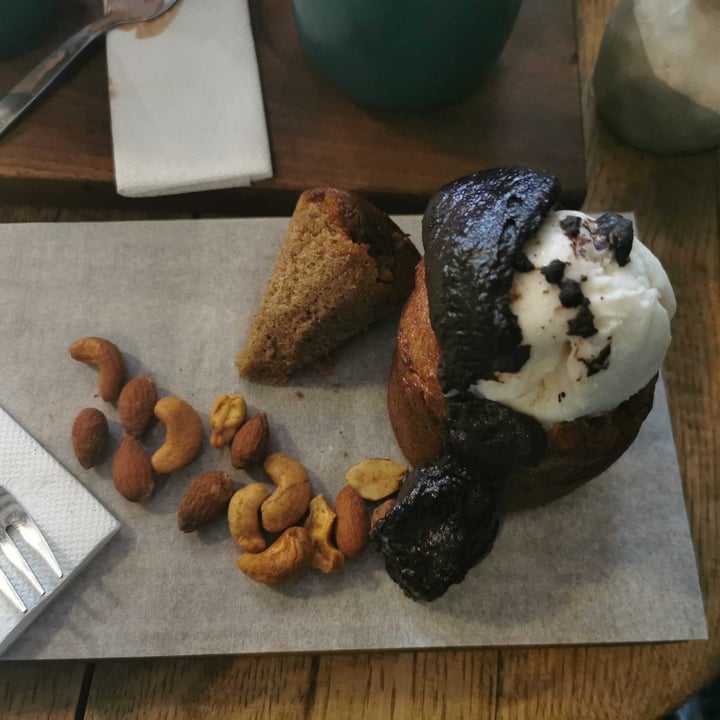 photo of Honest Chocolate Cafe Banana Bread Bunny Chow shared by @veganpower001 on  20 Sep 2020 - review