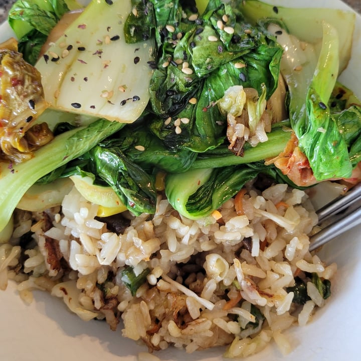 photo of Trader Joe's Japanese Style Fried Rice shared by @compassionatedancer on  11 Aug 2022 - review