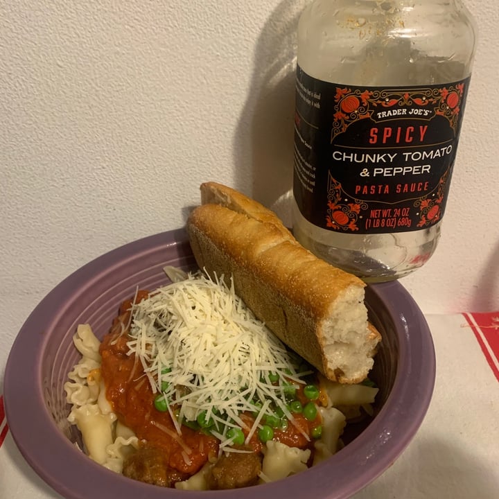 photo of Trader Joe's Spicy Chunky Tomato & Pepper Pasta Sauce shared by @bananarosie on  07 Jan 2021 - review