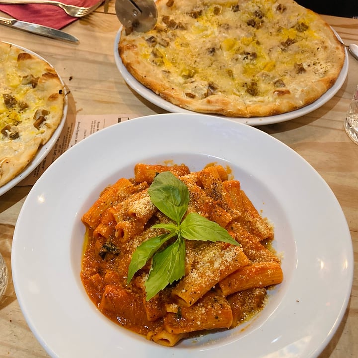 photo of Sora Lella Vegan Roman Restaurant Rigatoni all'Amatriciana shared by @katelouisepowell on  07 May 2022 - review