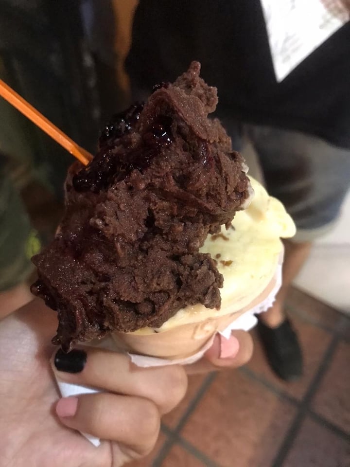 review photo of PISHKO QENTI HELADERIA ARTESANAL Helado de chocolate con frutos shared by @earthlingnic on 03 Feb 2020 - review