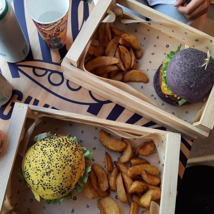 photo of Flower Burger Funky Cecio shared by @chiaraedo16 on  31 Mar 2022 - review