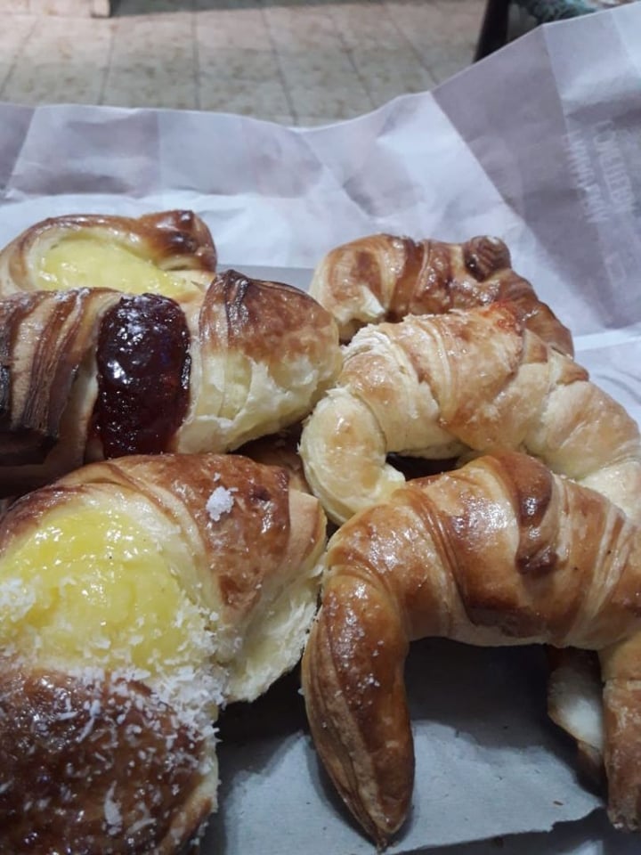 photo of Sweet panadería Facturas shared by @callateycome on  20 Feb 2020 - review