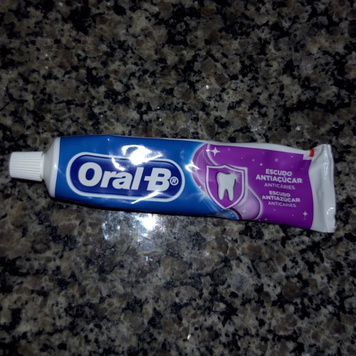 photo of oral b Escudo Antiaçucar- Creme Dental shared by @amaina on  03 May 2022 - review
