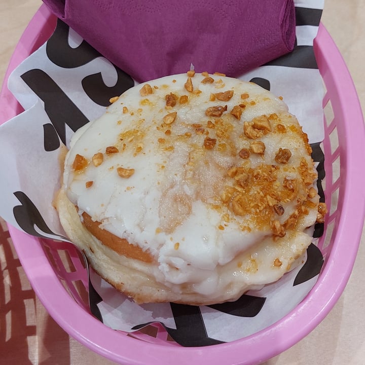 photo of Boneshaker Doughnuts Fluffernutter shared by @broccoloblu on  13 Apr 2022 - review