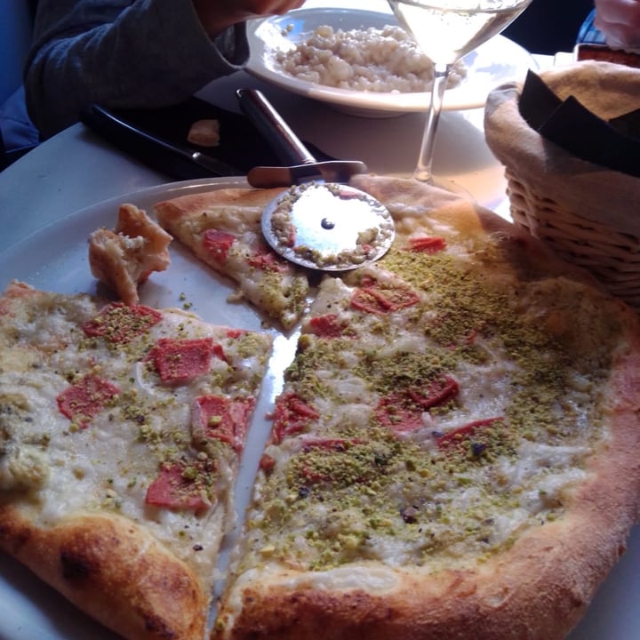 photo of Choose Ristorante Naturale Pizza Pistacchio shared by @lauramartin on  16 Apr 2022 - review