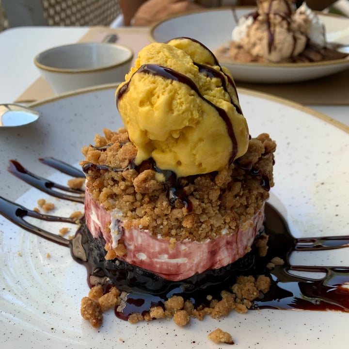 review photo of La Modernista Crumble De Cerezas shared by @gechauca28 on 21 Aug 2021 - review
