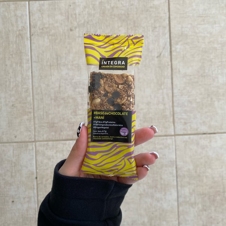 photo of Integra Barra De Cereal Con Mani Y Chocolate shared by @luciagiacomo on  07 Jul 2022 - review