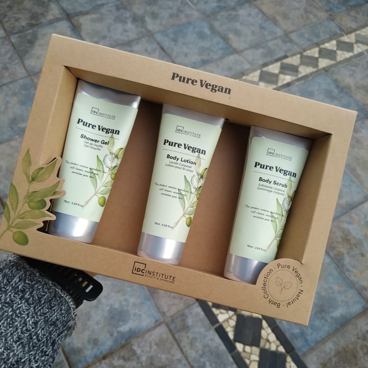 review photo of Pure Vegan Gel de ducha, Loción corporal y Exfoliante corporal shared by @ainaracg on 10 Apr 2021 - review
