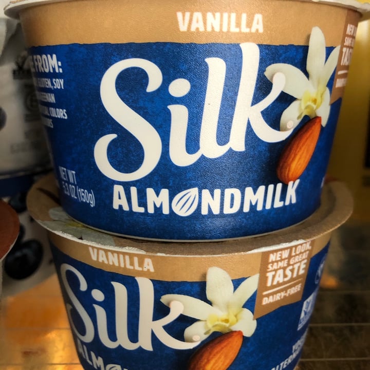 photo of Silk Vanilla Almondmilk Yogurt Alternative shared by @carrotsandcarlos on  24 Jan 2021 - review
