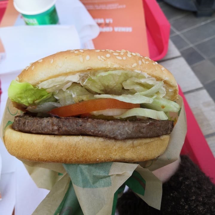 review photo of Burger King Plant Based Whopper shared by @pigsarecutex on 27 Jan 2022 - review