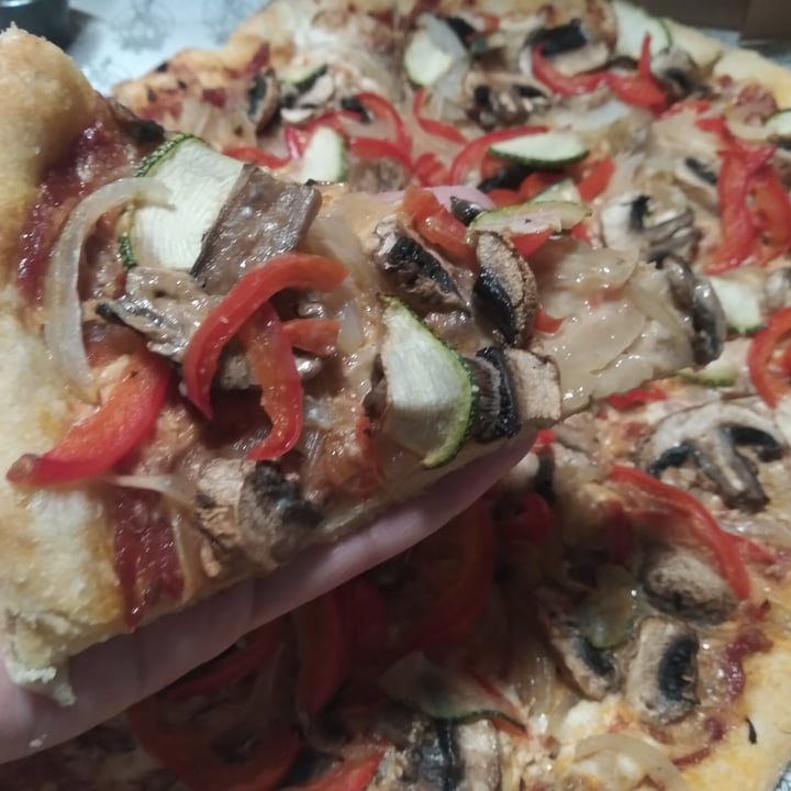photo of El Chino Vegano Pizza Primavera shared by @accionantiespecista on  17 Jan 2022 - review