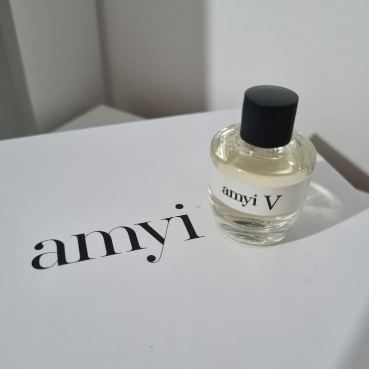 photo of amyi Perfume Amyi V shared by @isazanelatto on  11 May 2022 - review