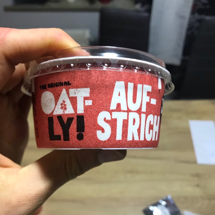photo of Oatly Aufstrich Tomate & Basilikum (Tomato & Basil Spread) shared by @david- on  08 Jan 2021 - review