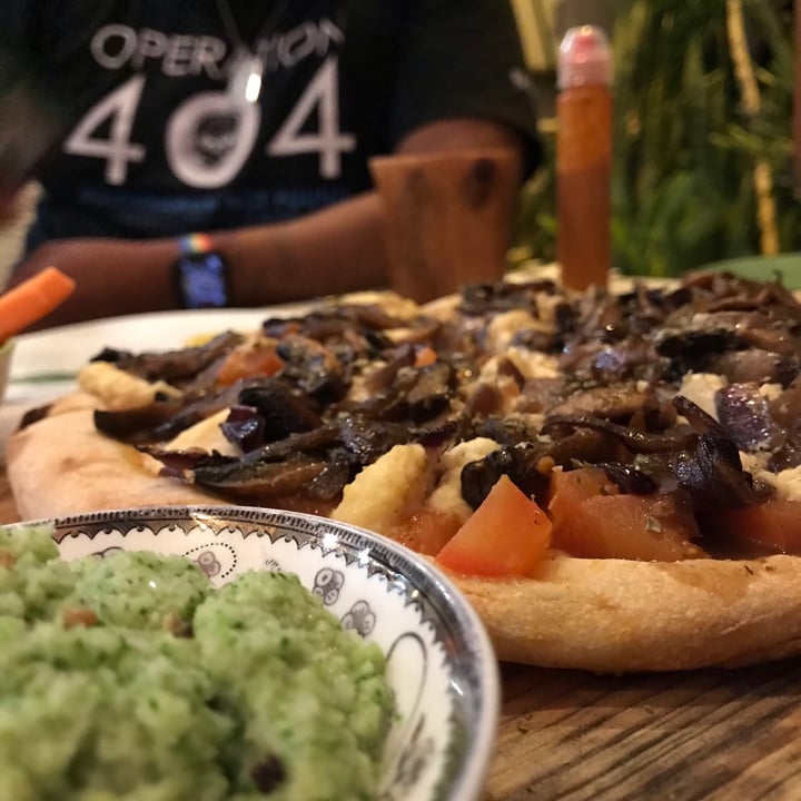 photo of Layla Vegan Pizza Pizza De Champiñon shared by @hunhunapu on  15 Jun 2021 - review