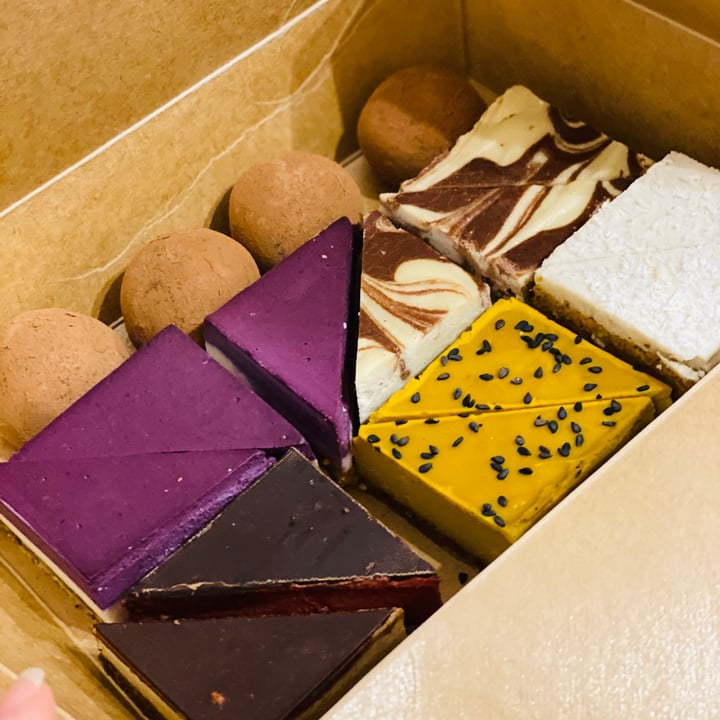 review photo of TRIVITYS Mini raw cakes shared by @roxyvelez on 03 Apr 2021 - review