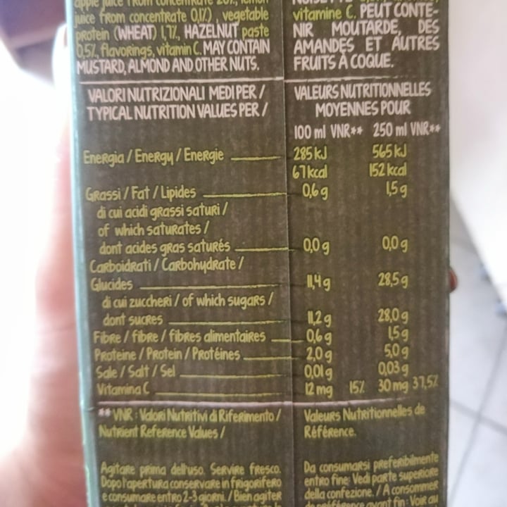 review photo of Valfrutta Frullato Proteico Pera Uva Nocciola shared by @cuochettavegana on 05 Jul 2022 - review