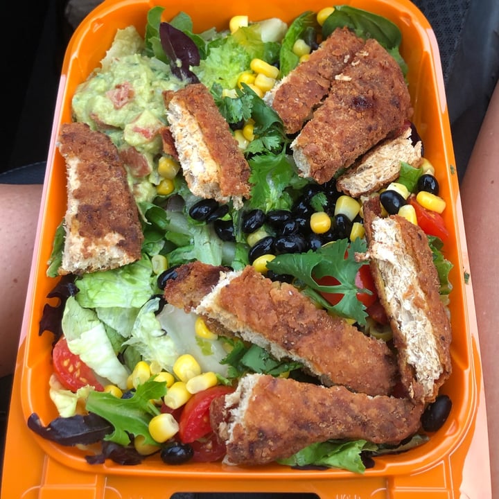 photo of Plant Power Fast Food BBQ chicken salad shared by @averyelise on  10 Dec 2020 - review