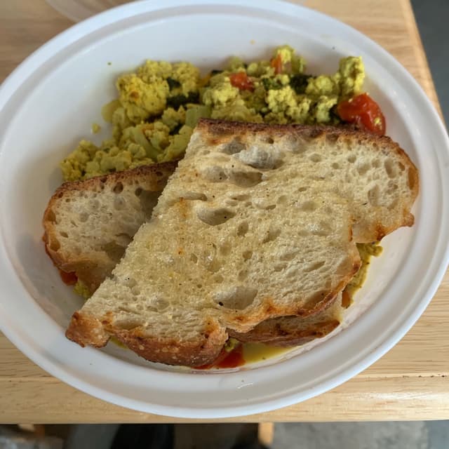 Foto do prato “Tofu scramble”