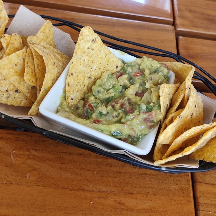 photo of Organi Chiado Nachos With Guacamole shared by @emilianogiangreco on  13 Jul 2022 - review