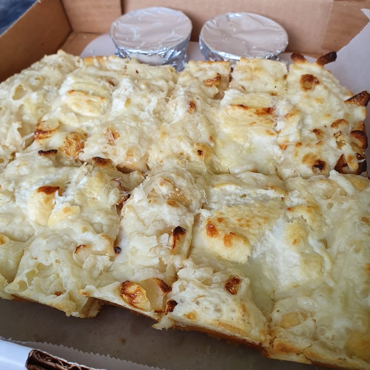 photo of Boxcar Pizza Cheesy Garlic Bread shared by @paniwilson on  21 Aug 2021 - review