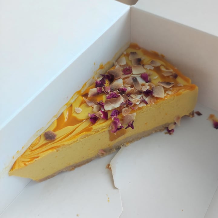 photo of Vegemiasto Mango Cake shared by @luciacev on  29 Nov 2022 - review