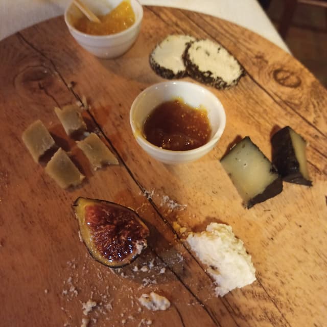 Photo of the dish “Tagliere Di Formaggi Vegani”