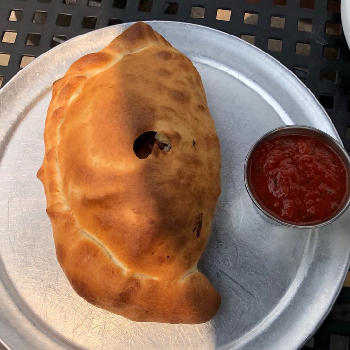 photo of Este Pizza Park City Vegan Calzone shared by @esthervalero on  13 Jul 2021 - review