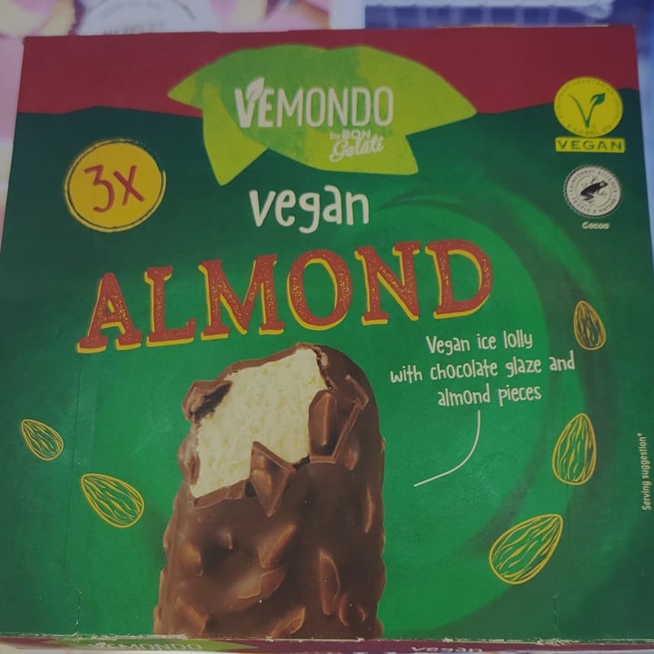 photo of gelato vegano vemondo Vegan Classic E Vegan Almond shared by @vegpochingredienti on  14 Jul 2022 - review