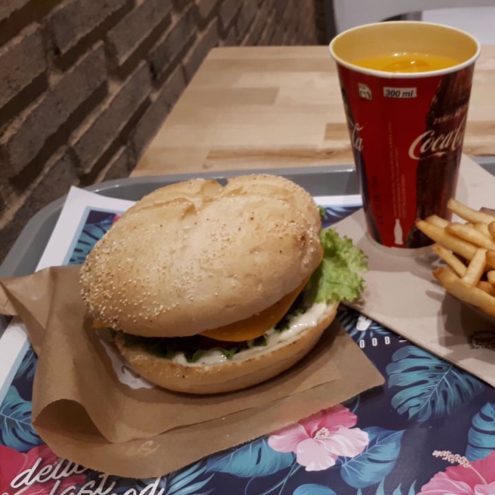 photo of The Vurger Hamburguesa Aloha shared by @lg56 on  01 May 2020 - review
