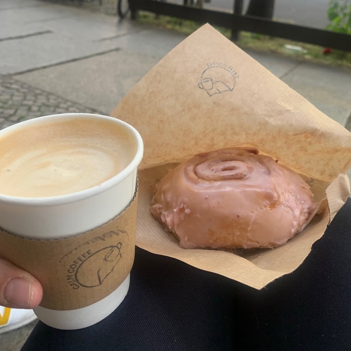 photo of Calm Coffee Strawberry Bun shared by @argentinaenberlin on  13 Jun 2021 - review