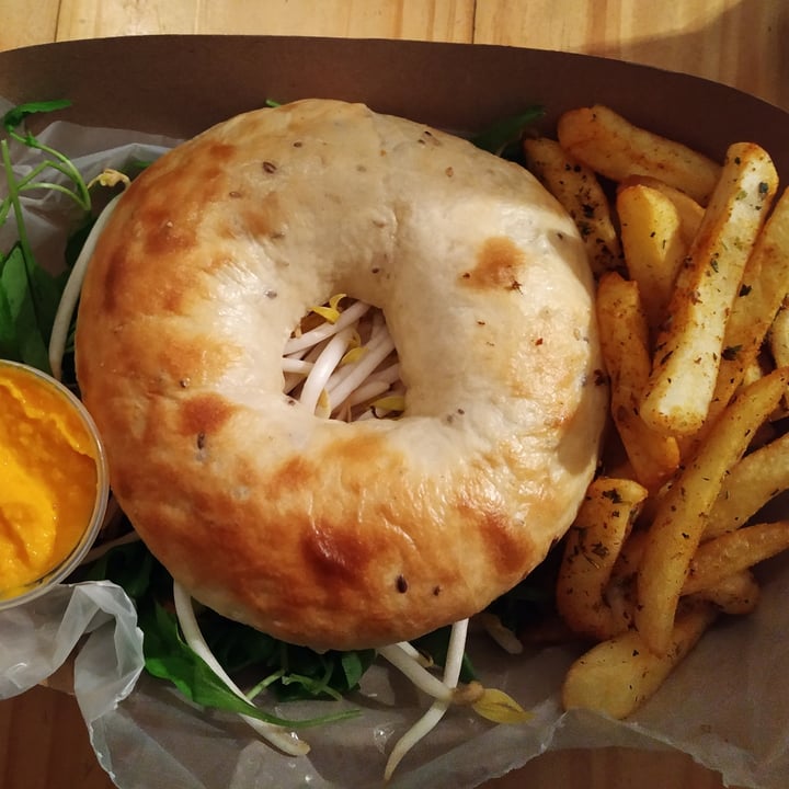 review photo of Es un montón Sangucheria Super Bagel shared by @florweimann on 21 Jun 2021 - review