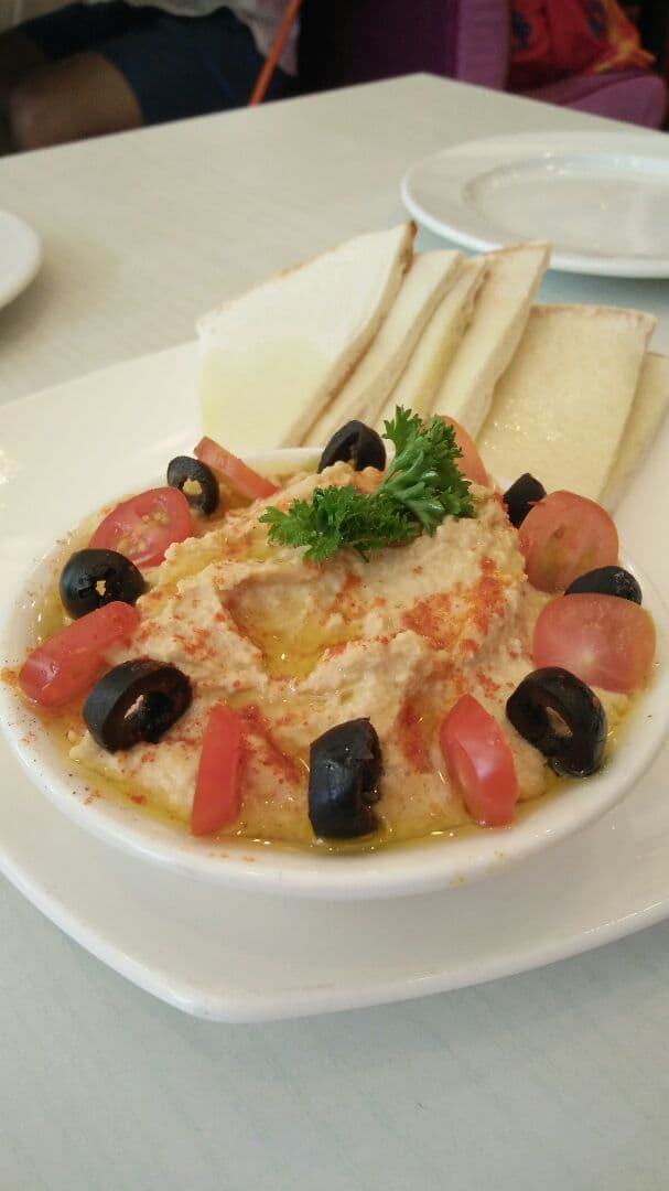 Foto do prato “Hummus and Pita Bread”