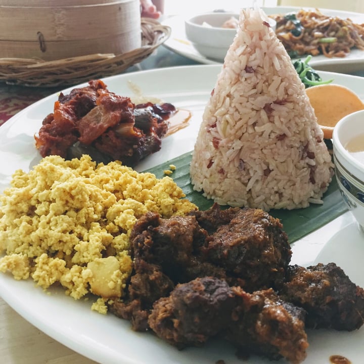 photo of Loving Hut Banana Leaf Nasi Campur shared by @waisum on  16 Jan 2020 - review