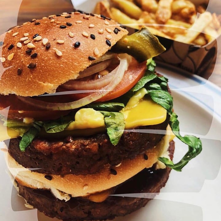 photo of Hudsons The Burger Joint (Parkhurst) The Infinity Burger shared by @tazzwaite on  05 Jun 2020 - review