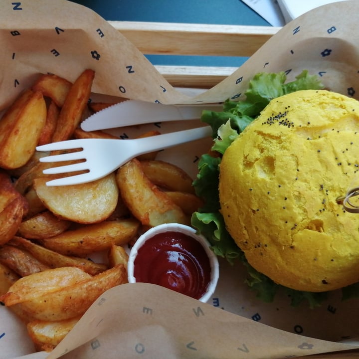 photo of Flower Burger Roma Classic Cecio shared by @astrea95 on  08 Aug 2021 - review