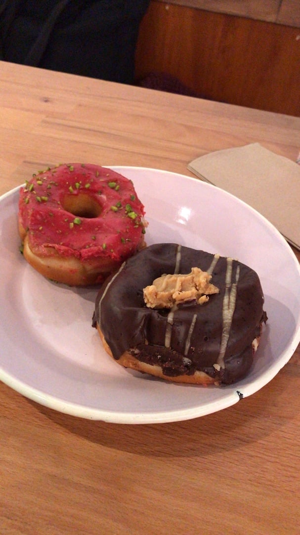 photo of Brammibal's Donuts Chocolate Peanut Fudge shared by @joaoalmeida on  21 Jan 2020 - review