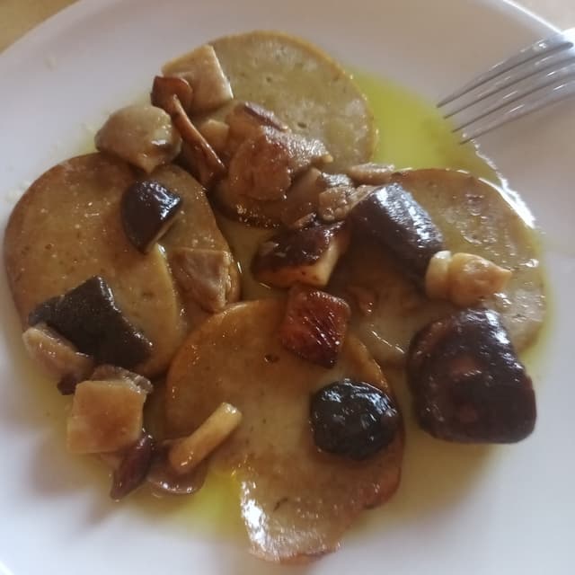 Photo of the dish “Scaloppine di seitan con funghi misti”