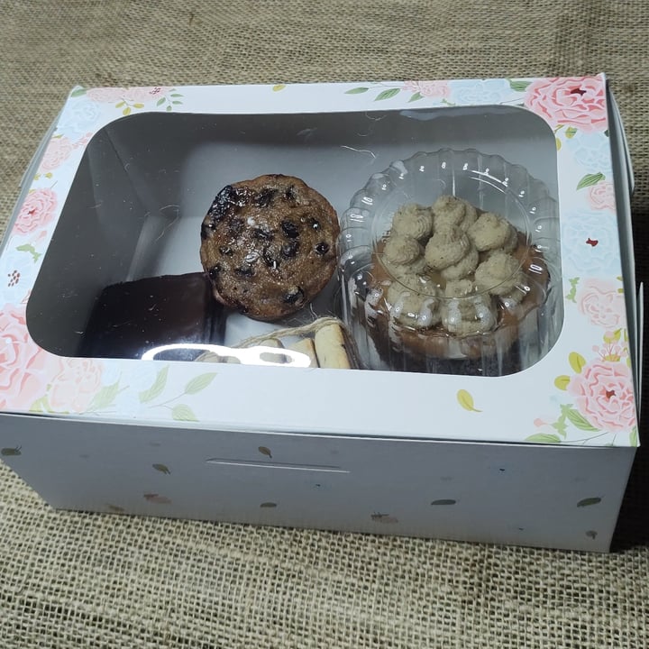 photo of Siembra plant based Box dulce San valentin shared by @leeoalva on  01 Feb 2022 - review
