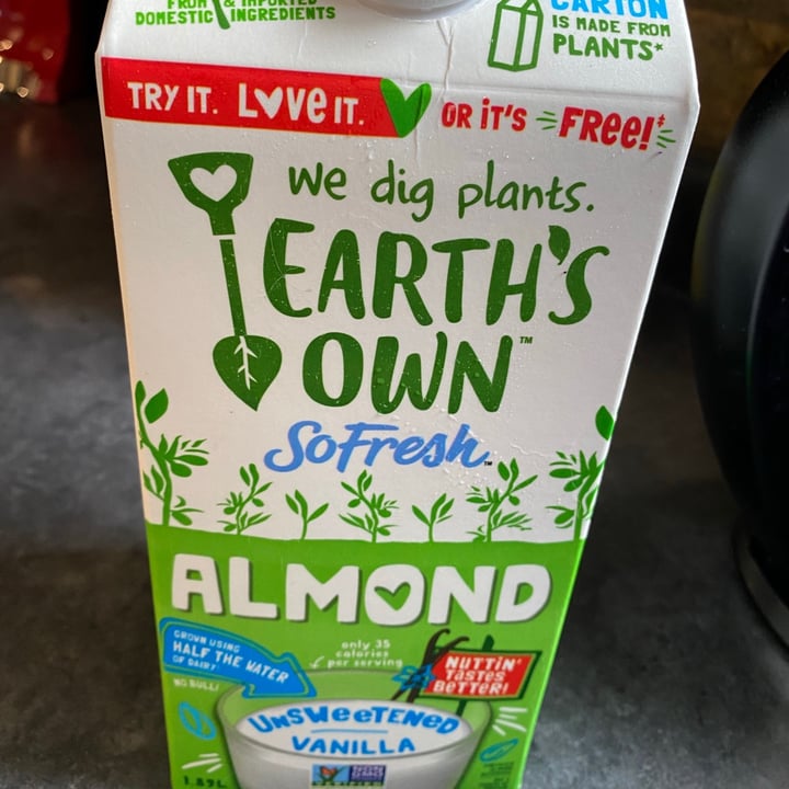 photo of Earth's Own Unsweetened Vanilla Almond Mylk shared by @veganmika on  05 Sep 2021 - review