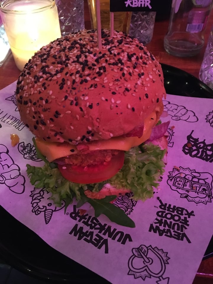 photo of Vegan Junk Food Bar Daddy Mc Chik’N burger shared by @santhss on  24 Feb 2020 - review
