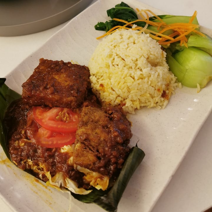 photo of Red Apple Veggie Café Banana Leaf Baked Fish 蕉叶烤鱼 shared by @ycarolyn on  31 Oct 2020 - review
