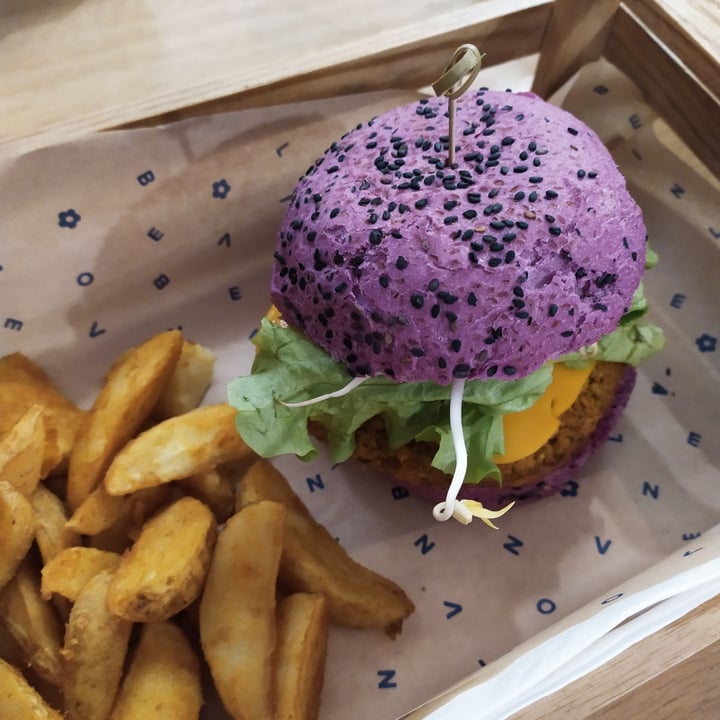 photo of Flower Burger Cherry Bomb shared by @kkami-sama on  20 Nov 2021 - review