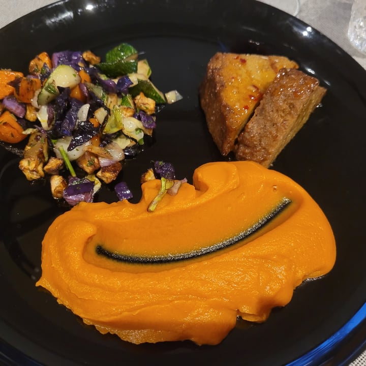 photo of Tongobriga Restaurante Seitan Com Purê De Batata Doce shared by @plantbasedqueen on  12 Jul 2022 - review