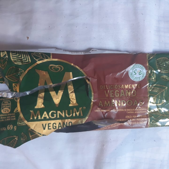 photo of Magnum Magnum Almendras Vegana shared by @mslinda on  09 Jul 2022 - review