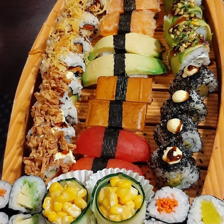 review photo of Asia Fusion Sushi Barca mix per 2 persone Vegan shared by @lapolly on 10 Mar 2022 - review