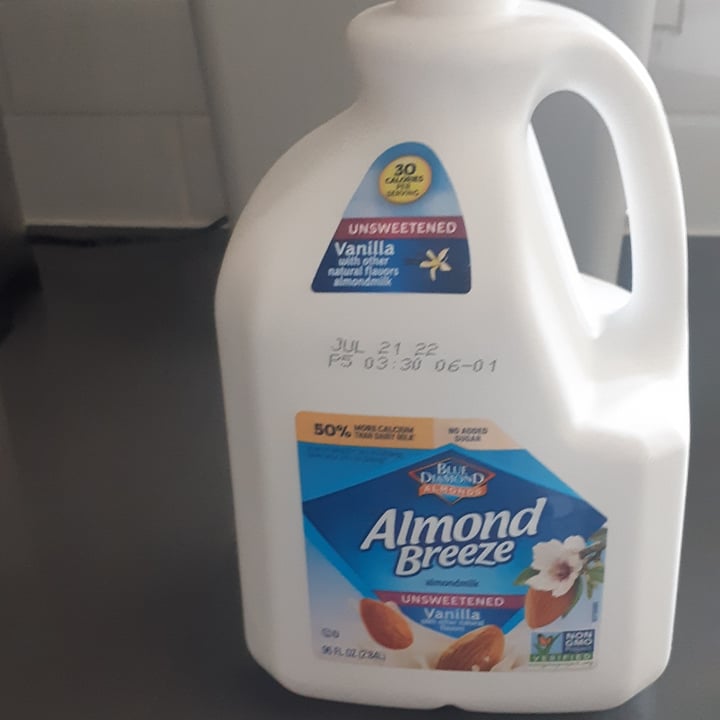 photo of Blue Diamond Unsweetened Vanilla Almond Milk 2.84L shared by @ttddbb on  22 Apr 2022 - review