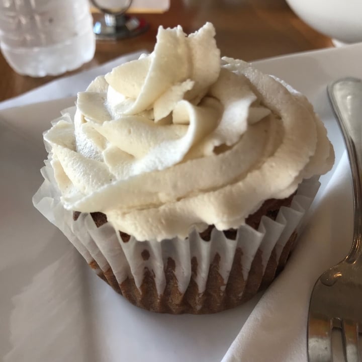 photo of Right Path Organic Cafe Vanilla cupcake shared by @veganfoodcrazy on  12 Oct 2020 - review